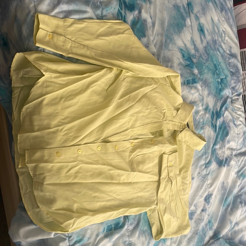 This is a shirt, it is small size and light yellow. It has not used too much.
